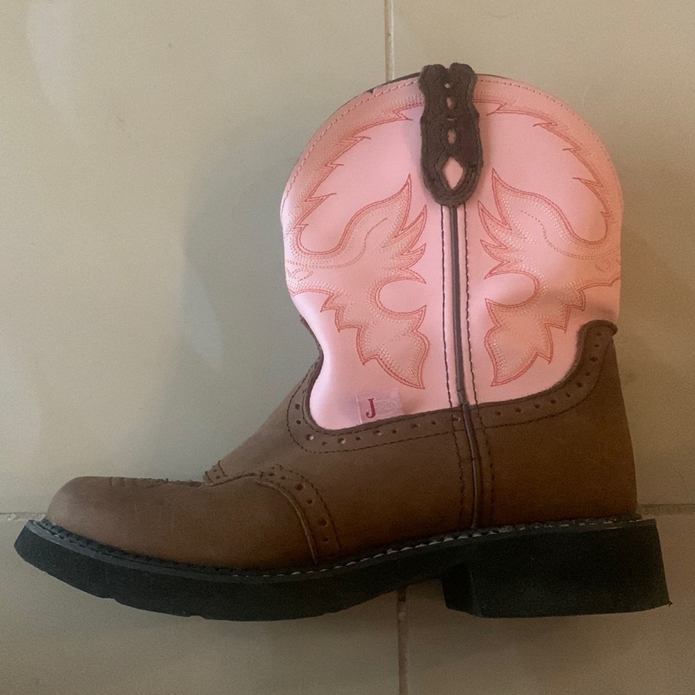 👢Justin Gypsy Pink/Brown Boot 👢 very little wear/worn twice